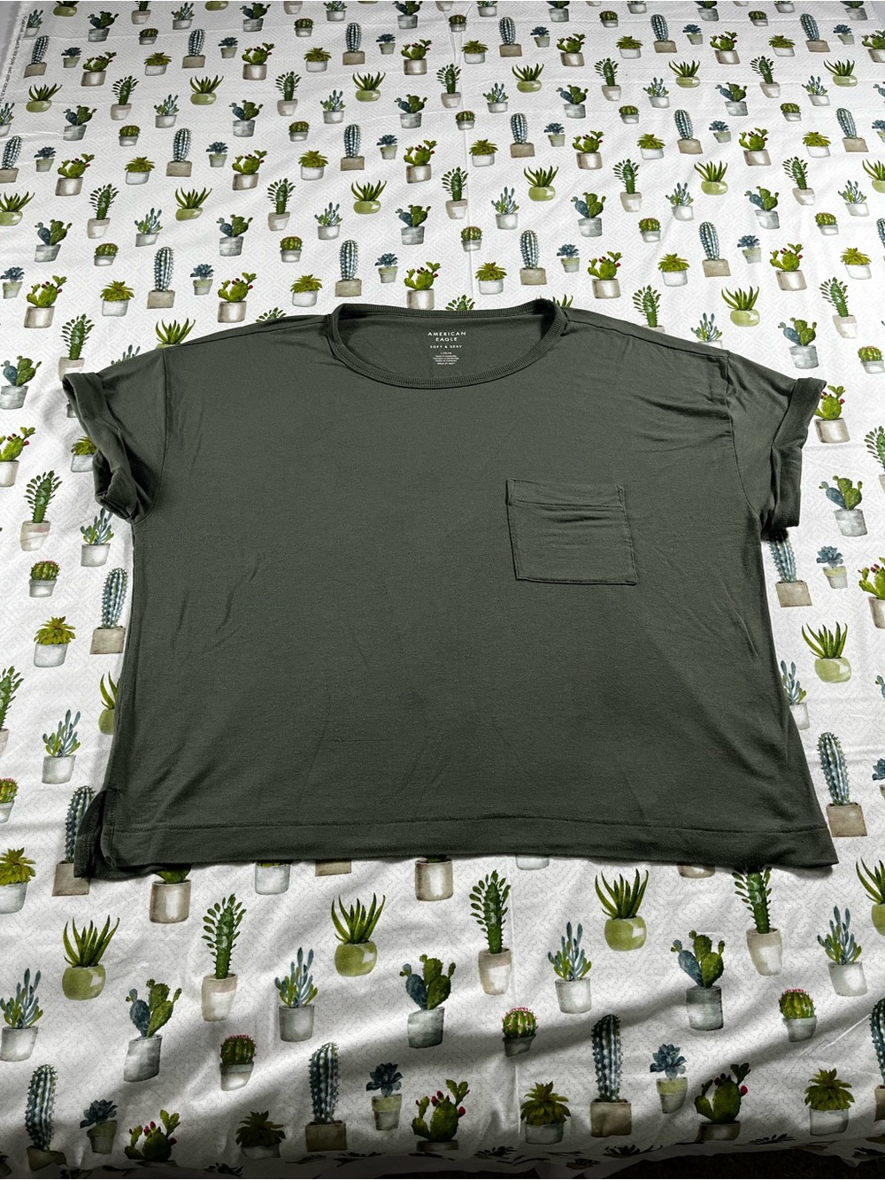 American Eagle Outfitters Dark Olive Green Pocket Tee Women’s Crop Size Large
